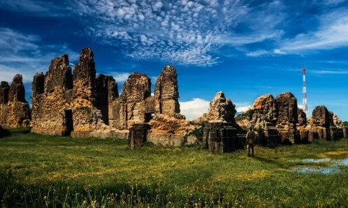 Ruínas coloniais Cultura e Ruínas de Vila Bela da Santíssima Trindade